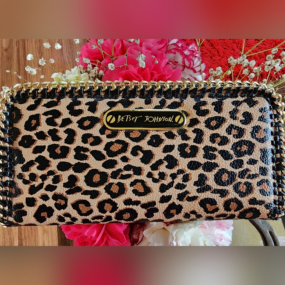 🎀🌟🐆 Betsey Johnson Leopard Print Wallet with Gold Chain Border 🐆🌟🎀